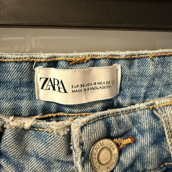 💸CLEARANCE 4 for $15💸 Zara Blue Jean Shorts with Distressed Hem - Picture 3 of 4